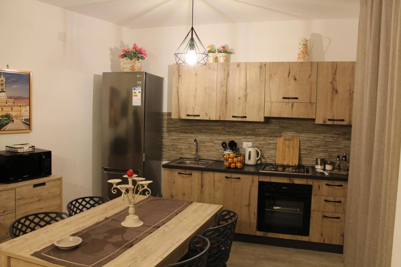 Zisa Home Ai Cantieri Culturali-Facile Posteggio In Strada No Ticket Palermo Exteriér fotografie
